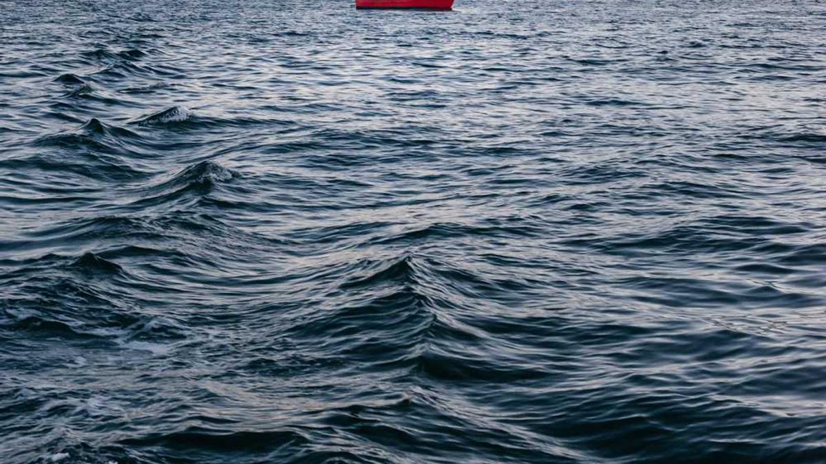 最近总是看到一个小女孩的照片,好像很火的样子,长的很清秀,有刘海很漂...